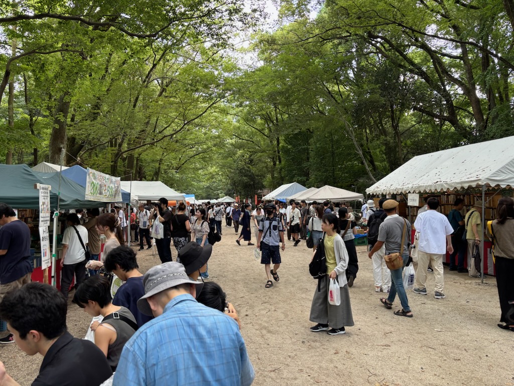 koshoken's tweet image. 下鴨納涼古本まつりは本日無事に終了しました。たくさんのご来場、お買上ありがとうございました。
とくに最終日が一番人出が多くてビックリしました。来年もよろしくお願いします。
次は百万遍知恩寺でお会いしましょう。