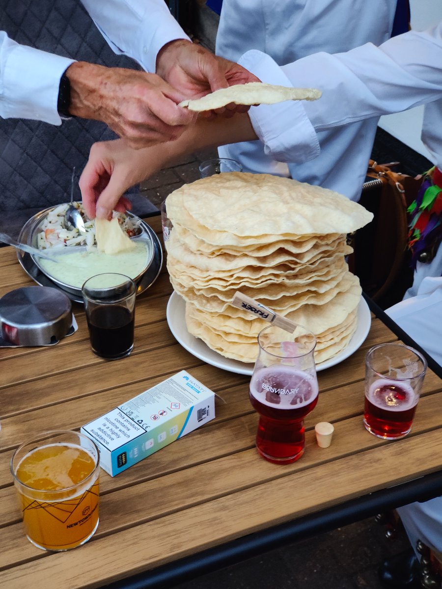 A fantastic night yesterday at the Cask and Craft. Good reaction from the audiences sitting outside for a drink in the lovely evening weather.

Many thanks to Mo at Mother India for a huge stack of poppadoms, onion salad and mint raita! They went beautifully with the great beers!
