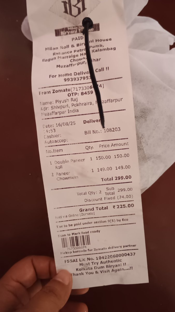 piyush021pr's tweet photo. On the occasion of janmashtami.I order from @zomato for double paneer roll, but I received egg roll.
I’ve attached the bill and a photo of the food I received for your reference. Please look into the matter and let me know how this can be resolved.This is not acceptable @zomato. https://t.co/gJrN3b1agS