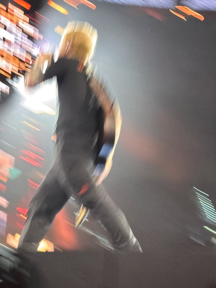 oopsmyed's tweet image. dzisiaj zobaczę eda 6 raz😭😭 moje zdjęcia z wczoraj z pierwszego rzędu wyglądają tak, więc liczę, że dzisiaj zrobię chociaż jedno ładne🥲 #EdSheeranWroclaw