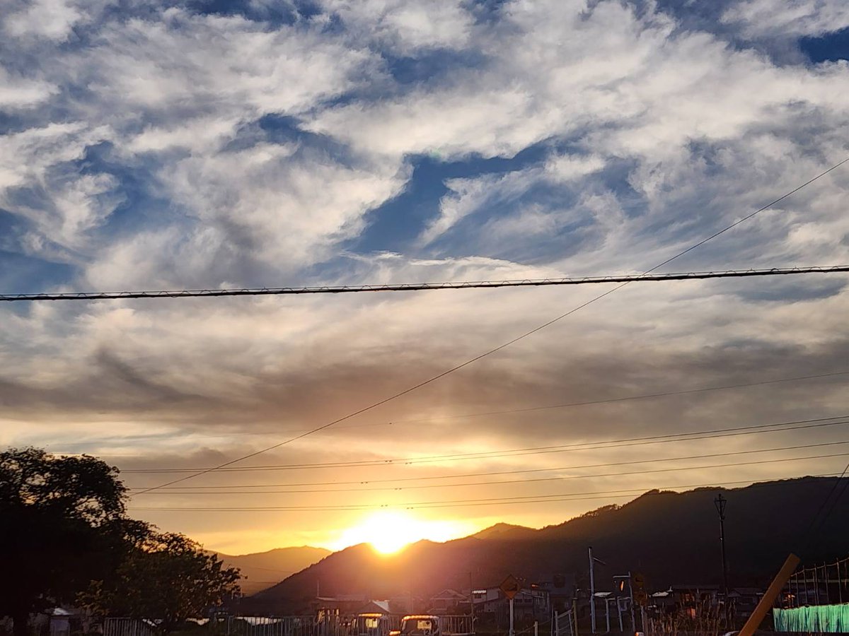 黄昏時の #宮古市 🌆
夕焼けがキレイに見えた今日。
それぞれの想い。
また、来年。