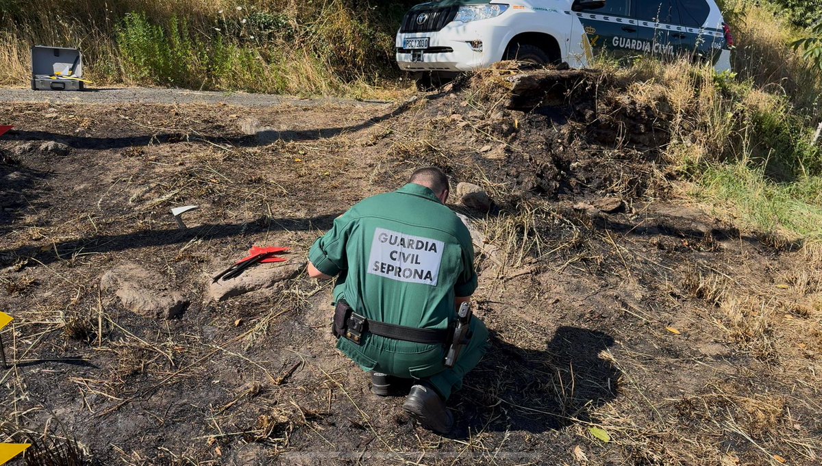 #OperacionesGC | Investigado el presunto autor de un #IncendioForestal ocurrido el pasado 9 de agosto en Fruíme, en el municipio de Lousame #ACoruña.

🤝Ha sido fundamental la #ColaboraciónCiudadana que, junto a la inspección del lugar, permitieron situar al investigado en el