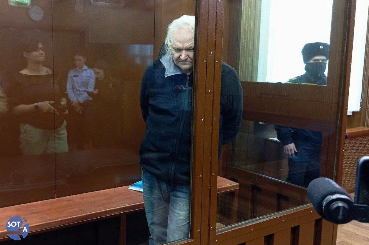 Семья томского журналиста Игоря Кузнецова обратилась во ФСИН из-за пыток мужчины шумом радио в ПКТ ИК-3 в Томске. Он заявил, что находится «на грани самоубийства»

Игорь Кузнецов в суде / Фото: SotaVision

ovdinfo.media/NzEflLA4