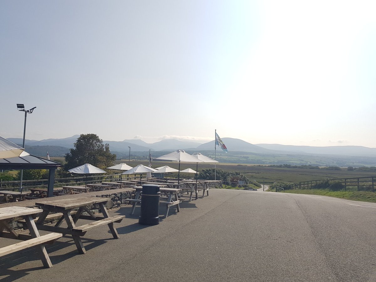 Bolloltd's tweet photo. Beautiful views from Shell Island today!
We have aLeX, and the mini wheel of trains waiting outside the tavern.
Come along and win some amazing prizes
@transport_wales @BTPWales #didntseeitcoming #railsafe #levelcrossingsafety #trainsafe @NetworkRailWAL https://t.co/0oVn4BzTJq
