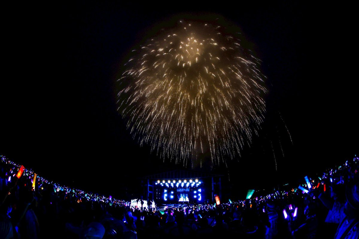 #FAMIEN2025 Day1
ありがとうございました！

ファミリーの皆さまと #えびちゅう らしい思い出は作れましたか？🎇

明日は11:00開場、12:30開演です☀️
皆さま、体調に気をつけてDay2も楽しみましょう！

思い出や明日への意気込みは #FAMIEN2025 で教えててください💬

 #私立恵比寿中学