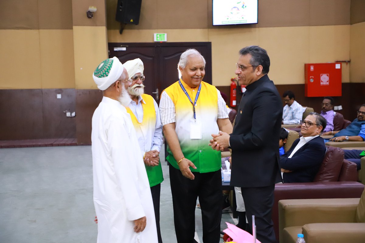 Bohras_MidEast's tweet image. What a Day! 
The Dawoodi Bohra community of #Ajman and the Indian Association joined hands to launch a Millet Drive, promoting sustainable and nutrient-rich grains like jowar &amp;amp; bajra, in honour of #IndependenceDayIndia .
This isn't just about food, it's a movement for a