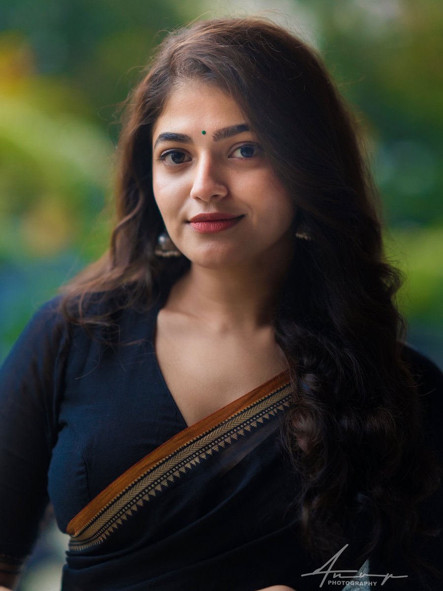 sravani_darsi's tweet image. Sangeerthana Vipin – Kerala’s cutest smile &amp;amp; most adorable actress 😍📸
From charming poses to heart-melting looks, you can’t stop scrolling! 💖✨

❤️ Like | 🔁 Retweet | 💬 Comment | 📌 Bookmark

#SangeerthanaVipin 

1/13