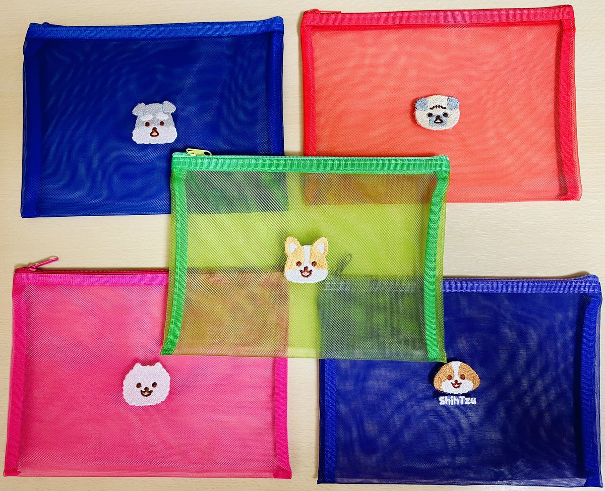 🐾コミケ新作情報3🐾
犬顔　#刺繍 が可愛い💖【メッシュポーチ 全6種】新作はﾄｲﾌﾟｰﾄﾞﾙ🐩です！
ﾎﾟﾒﾗﾆｱﾝ、ｼｭﾅｳｻﾞ-、ｺｰｷﾞ-、ｼｰｽﾞｰ、ﾊﾟｸﾞ
✏️中身が見えて超便利💄
お散歩ｸﾞｯｽﾞやﾒｲｸ道具、A5ﾌｧｲﾙ,ﾉｰﾄも収納できる！いつでもどこでも #推し犬🐶と一緒🎵