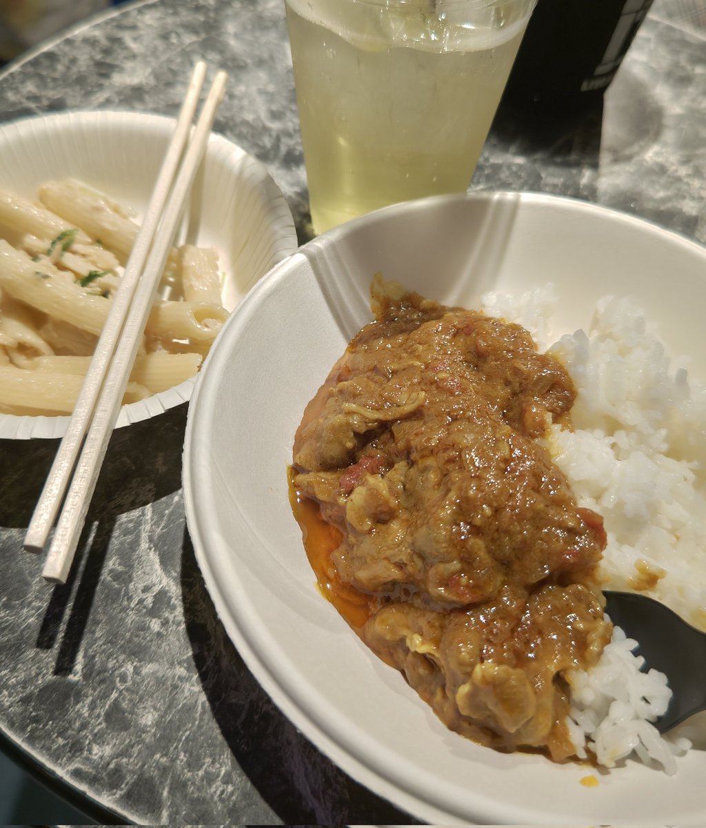 2日連続ハコでカレーを食べている…バンドマンとカレーの親和性高すぎの件。は置いといててっぺいちゃんおめでとございます✨