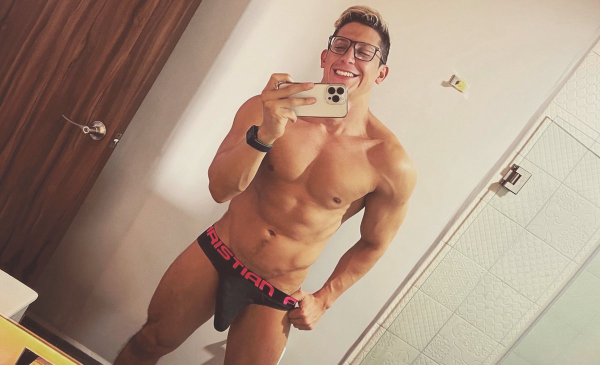 ALGUN CHICO PARA ENSEÑARLE ANATOMIA 🔥😈🔥 #sexting #colombians #sex #porn 
#gay #Bogota #young