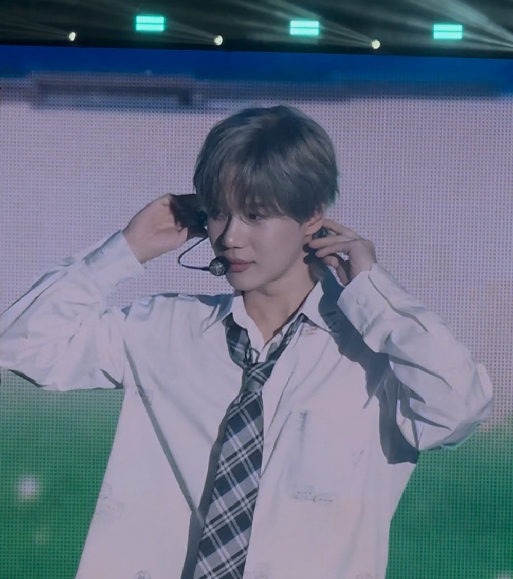 안경을 벗으면 미소녀인 클리셰
근데 안경 벗기 전도 미소녀ㅋㅋ