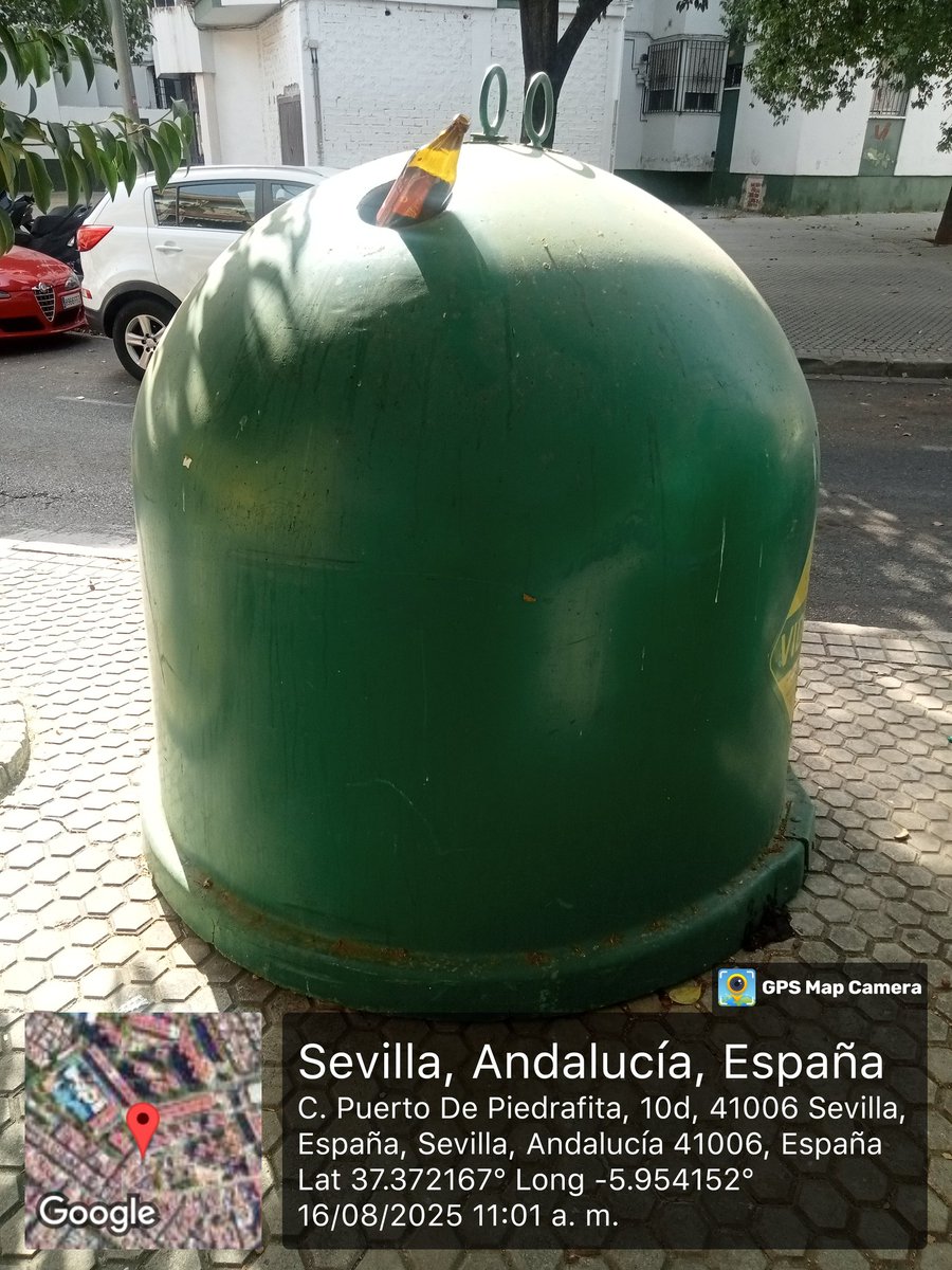 Piden Vds. <a href="/DtoCerroAmate/">Distrito Cerro-Amate (Sevilla)</a> 
Colaboración ciudadana, pues ahí llevan una muestra de cómo se encuentran estos contenedores de está calle de su distrito <a href="/pepelugomoreno/">José Lugo Moreno</a>  y  <a href="/LipasamSevilla/">Lipasam</a> 
<a href="/eveliarincon/">Evelia Rincón</a> 
<a href="/jlsanzalcalde/">José Luis Sanz</a>  y Sevilla está que da pena.