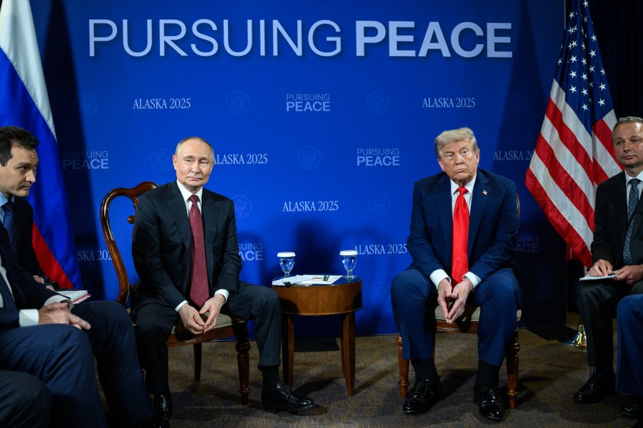Trump on Summit with Putin: We Made Great Progress Today

Russian President Vladimir Putin concluded the summit by inviting Trump to Moscow
#Trump #Putin #Russia #Ukraine #alaskasummit2025 #Alaska 

READ: news.antiwar.com/2025/08/15/tru…