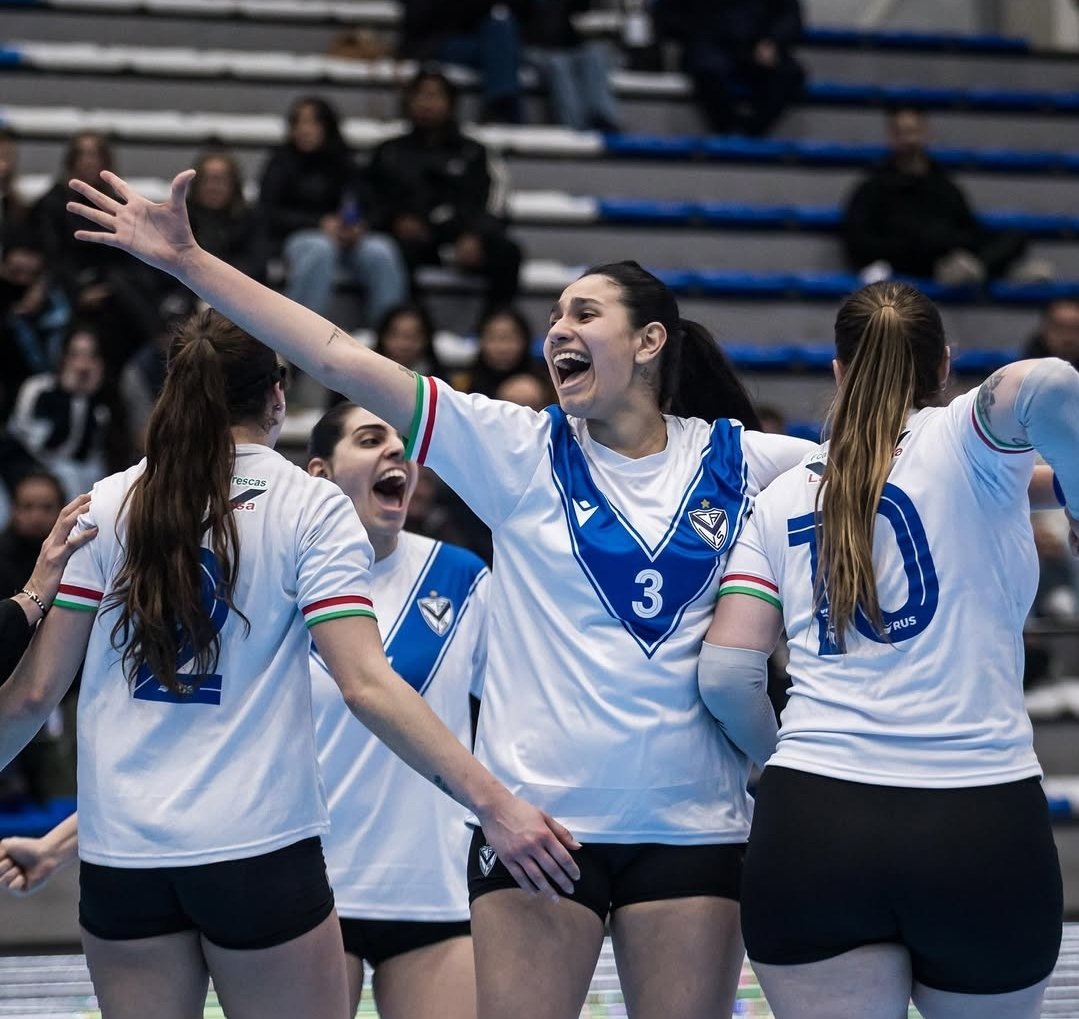 💪🏻 ¡Ganó Vélez!

🏐 Por la Fecha 2️⃣ del Torneo Metro de la División de Honor Femenina, #Vélez derrotó a San Lorenzo por 3 a 1 en el Parque Olímpico.

📊 Los parciales fueron 25-23, 22-25, 25-19 y 28-26.

◾️ Las fortineras acumulan 1 victoria y 1 derrota en el Torneo.
