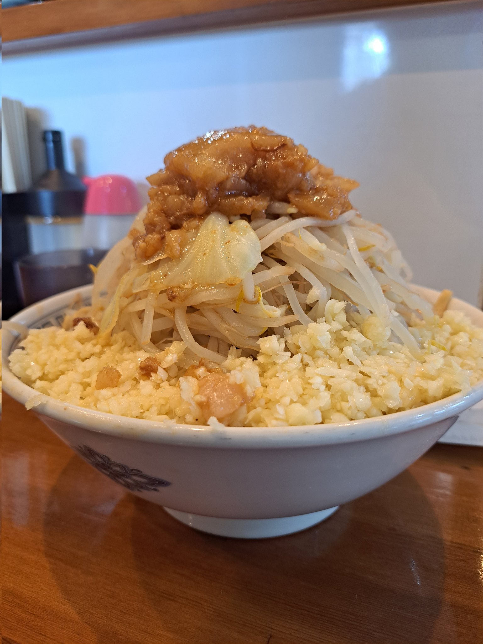 ニンニクマシマシ☆ 中評価】山芳製菓 ニンニクマシマシ アブラマシ 豚骨醤油味の