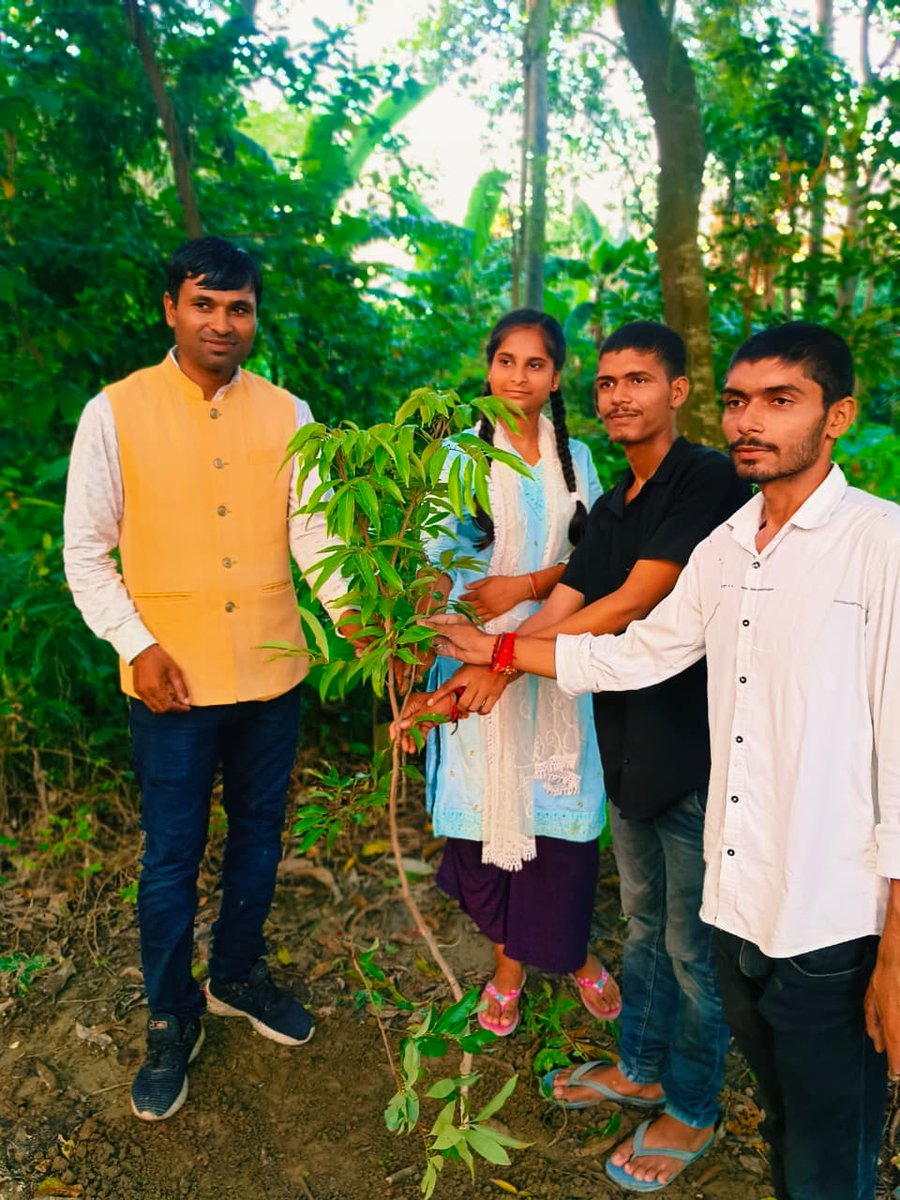 RAJESH KUMAR SUMAN(Oxygen Man) (@rajeshsuman10) on Twitter photo समस्तीपुर जिला के रोसड़ा प्रखंड के बैद्यनाथपुर गांव पहुंचकर बेटी और वन को बचाने के लिए सांभवी बिटिया के सम्मान में आम का पौधरोपण किया।
#Beti_Bachao_BJP_Bhagao #plantation <a href="/AmitShah/">Amit Shah</a> <a href="/KirenRijiju/">Kiren Rijiju</a> <a href="/DainikBhaskar/">Dainik Bhaskar</a> <a href="/Journo_vivek/">Vivekanand Singh Kushwaha</a> <a href="/IndianExpress/">The Indian Express</a> <a href="/dwnews/">DW News</a> <a href="/dwnews/">DW News</a> <a href="/DoWRRDGR_MoJS/">Ministry of Jal Shakti, DoWR, RD&GR, GoI</a> समस्तीपुर जिला के रोसड़ा प्रखंड के बैद्यनाथपुर गांव पहुंचकर बेटी और वन को बचाने के लिए सांभवी बिटिया के सम्मान में आम का पौधरोपण किया।
#Beti_Bachao_BJP_Bhagao #plantation <a href="/AmitShah/">Amit Shah</a> <a href="/KirenRijiju/">Kiren Rijiju</a> <a href="/DainikBhaskar/">Dainik Bhaskar</a> <a href="/Journo_vivek/">Vivekanand Singh Kushwaha</a> <a href="/IndianExpress/">The Indian Express</a> <a href="/dwnews/">DW News</a> <a href="/dwnews/">DW News</a> <a href="/DoWRRDGR_MoJS/">Ministry of Jal Shakti, DoWR, RD&GR, GoI</a>