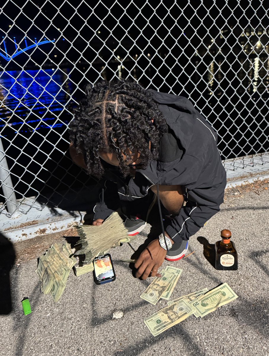 5600god's tweet photo. Cheap B!+¢h Tryna Fukk On Me Ain’t Nun Up❗️👎🏾👎🏾🏋🏾 #Free🐔 #FreeNo🧢 https://t.co/Gy7MQmzczu