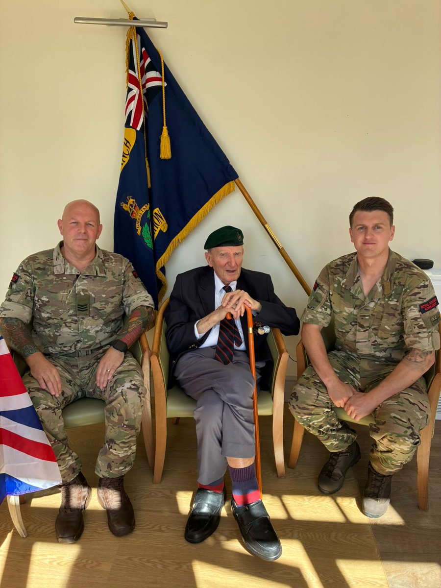 RMR Scotland marked #VJDay80 with a visit to 99-year-old veteran Tony Noakes, who joined the Marines at 17 and served in Asia during WWII. 🎖️ #RoyalMarines 

bbc.co.uk/news/articles/…