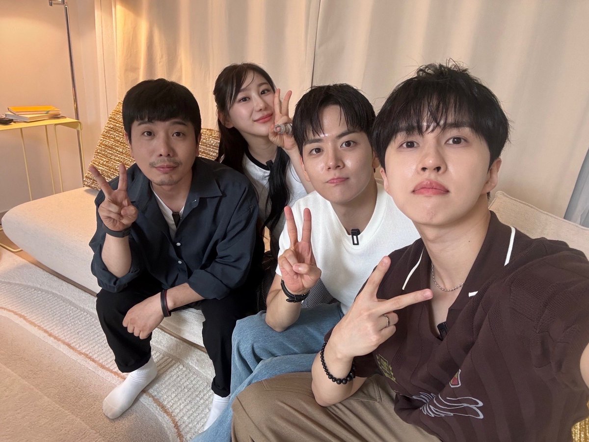 방가방가 채연이🙋🏻‍♀️
EP.18 초대손님✨
🎬💙🧑🏻‍💻☠️🔁

사무실 이전 이슈로 
저희 집이 스튜디오가 되었습니다! 
엄마 몰래 쇼파구도 바꿨는데 혼날 수도 있어요
네 어쨌든요. 
요즘 숏폼 드라마 중에 또 큰 인기를 끌
고싶은
드라마 [사랑의 코딩법 : 죽음의 타임루프] 
배우 분들을 모셨습니다. 
조훈 님