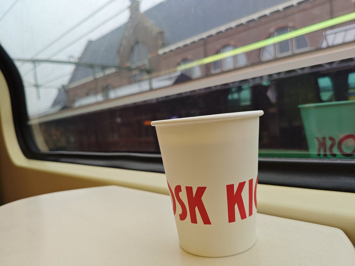 Fappelsientje's tweet image. 2 uur en 3 kwartier treinen om een uur in de tattoostoel te liggen en dan weer 2 uur en 3 kwartier terug... Maar wel koffie gezet door @xxstxtch en dat maakt een mens blij :-)