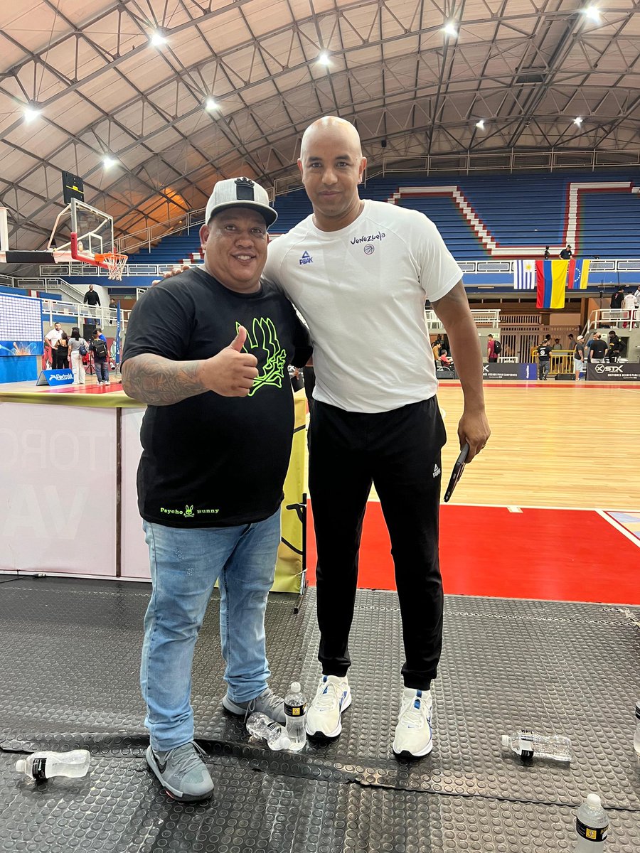 borisramos's tweet photo. Gracias @FVBbasketball viendo a mi selección en  Cali @GrilloVargas11 gracias bro https://t.co/SR2Q4Q5Ga5