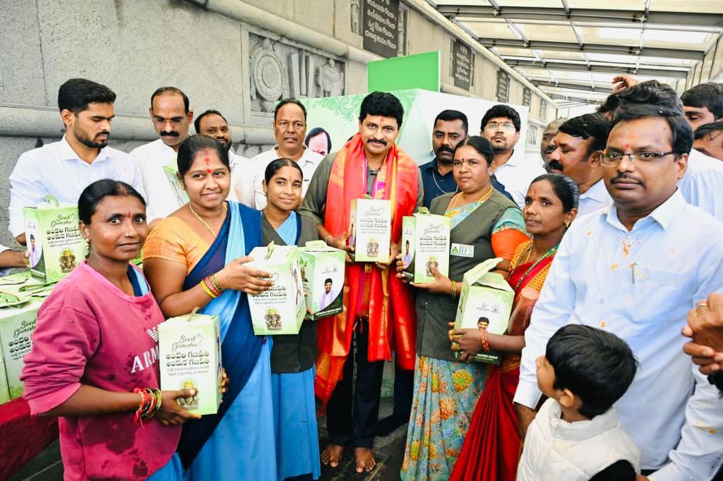 SantoshKumarBRS's tweet photo. Excited to launch the Seed Ganesha initiative! This Ganesh Chaturthi, let's celebrate with eco-friendly idols made of clay and seeds, ready to sprout into lush greenery . Together, we can create a sustainable future for our planet. Join us in this green revolution! 

#GreenIndiaChallenge #SeedGanesha