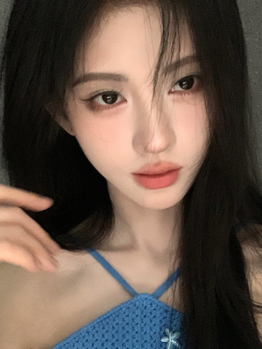 corazon_jy's tweet photo. 250816 쥐징이 인스타그램 업데이트 (1/2)
‘💙💙💙’
#쥐징이 #鞠婧祎 #JuJingyi #จวีจิ้งอี https://t.co/KQxBZgYqhC