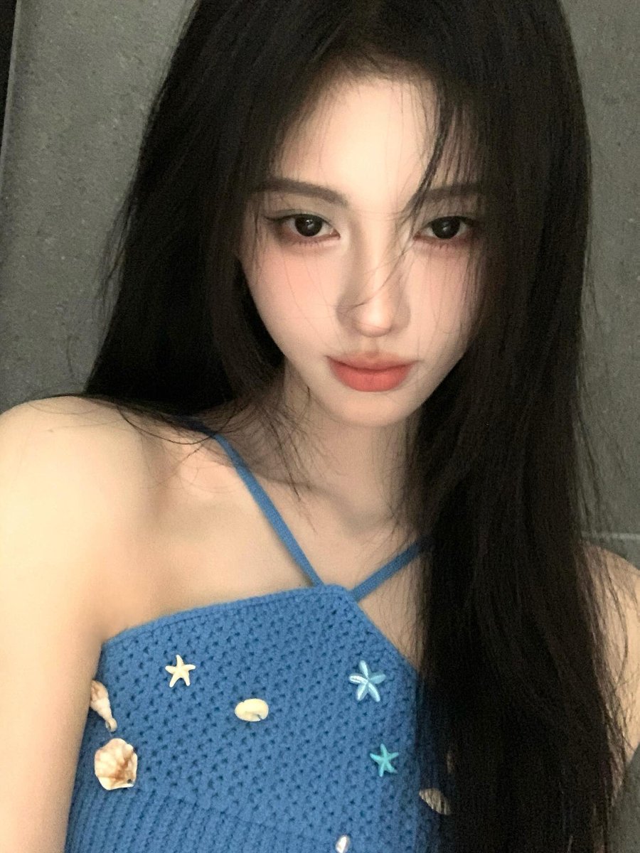 corazon_jy's tweet photo. 250816 쥐징이 인스타그램 업데이트 (1/2)
‘💙💙💙’
#쥐징이 #鞠婧祎 #JuJingyi #จวีจิ้งอี https://t.co/KQxBZgYqhC