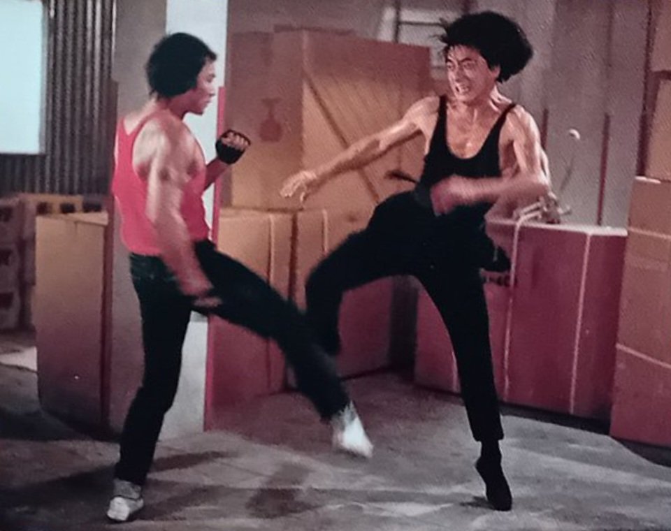 KevinChan478's tweet photo. Jackie as Cop Muscles takes on warehouse thug played by Dick Wei from Twinkle Twinkle Lucky Stars (1985) 👊🏼 🎥 🎬 🎞
#TwinkleTwinkleLuckyStars #5LuckyStars #40thanniversary #JackieChan #SammoHung #YuenBiao #DickWei https://t.co/EyieHD9R1L