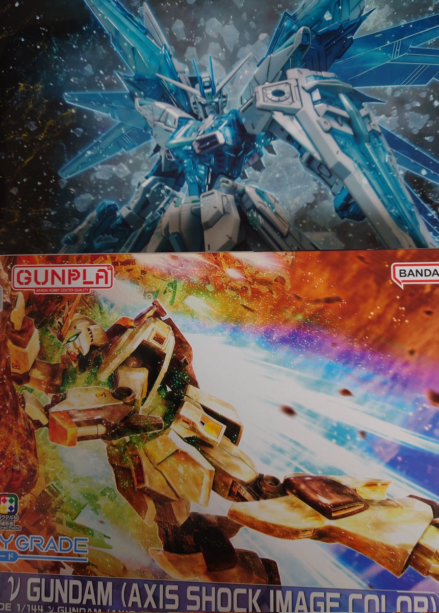 少し足を延ばしてサイドFへ☀️
クロスコントラストのフリーダムとアクシズショックのν✨