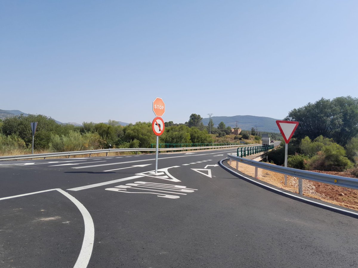 Rocío Díaz Jiménez (@rocio_diazj) on Twitter photo En <a href="/AndaluciaJunta/">Junta de Andalucía</a> seguimos trabajando para mejorar la #Seguridadvial en nuestras carreteras.
Realizamos obras en el acceso a Torres de Albanchez desde la A-310, que facilitará la circulación del cruce en dirección a Siles y La Puerta de Segura.
#Cumplimos con #Jaén. En <a href="/AndaluciaJunta/">Junta de Andalucía</a> seguimos trabajando para mejorar la #Seguridadvial en nuestras carreteras.
Realizamos obras en el acceso a Torres de Albanchez desde la A-310, que facilitará la circulación del cruce en dirección a Siles y La Puerta de Segura.
#Cumplimos con #Jaén.
