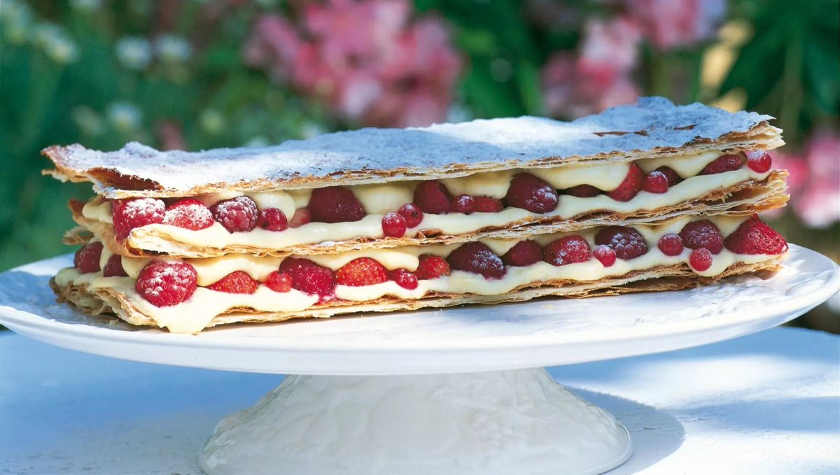 DeliaOnline's tweet image. Recipe of the Day: Summer Fruit Millefeuille 🍓
You can use shop-bought puff pastry if you&apos;re short on time but for best flavour, make the quick flaky butter pastry in the recipe l8r.it/y8WD

#recipeoftheday #homebaking #fromscratch #pastryperfection #millefeuille