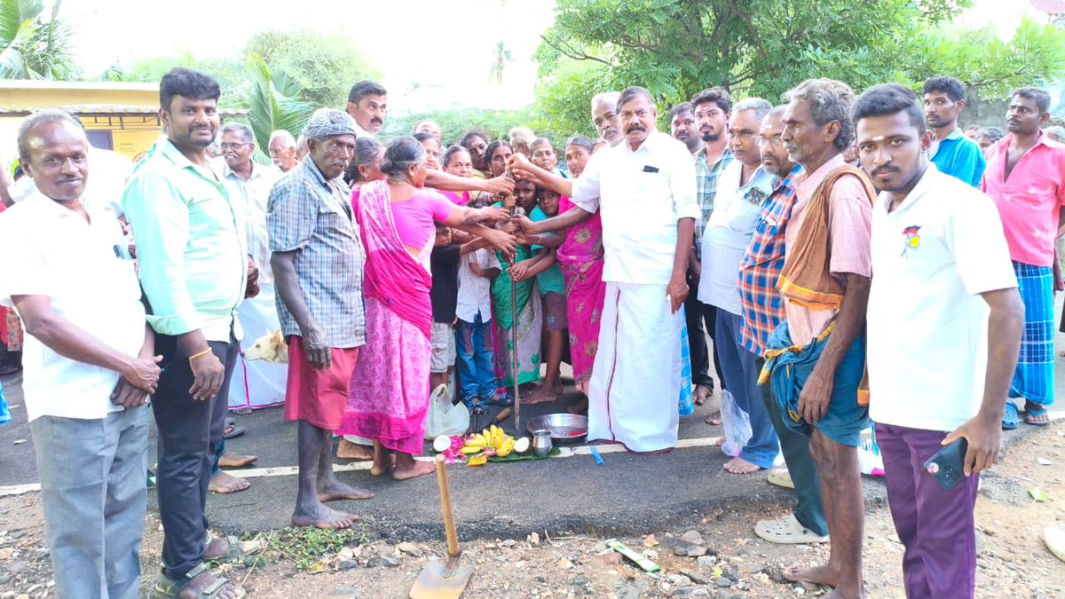 Erode DMK (@dmkerode) on Twitter photo அந்தியூர் சட்டமன்ற உறுப்பினர் அந்தியூர் திரு.<a href="/AGV_Anthiyur/">AG Venkatachalam MLA</a> அவர்கள், ஈரோடு மாவட்டம் அந்தியூர் சட்டமன்ற தொகுதி கோபி வடக்கு ஒன்றியம் மேட்டுப்பாளையம் பேரூராட்சி பகுதியில் கலைஞரின் நகர்ப்புற மேம்பாட்டு திட்டத்தின் கீழ் 7.54 கோடி மதிப்பீட்டில் புதிய குடிநீர் திட்டத்திற்கான பணிகளை பூமி அந்தியூர் சட்டமன்ற உறுப்பினர் அந்தியூர் திரு.<a href="/AGV_Anthiyur/">AG Venkatachalam MLA</a> அவர்கள், ஈரோடு மாவட்டம் அந்தியூர் சட்டமன்ற தொகுதி கோபி வடக்கு ஒன்றியம் மேட்டுப்பாளையம் பேரூராட்சி பகுதியில் கலைஞரின் நகர்ப்புற மேம்பாட்டு திட்டத்தின் கீழ் 7.54 கோடி மதிப்பீட்டில் புதிய குடிநீர் திட்டத்திற்கான பணிகளை பூமி