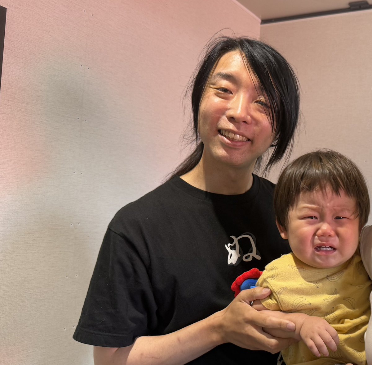 1歳児、落合陽一さんに抱っこしてもらう。 これでヌルになれる！ #null2 #大阪関西万博 #EXPO2025