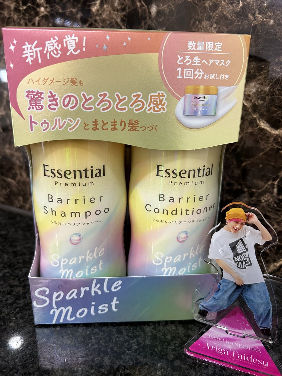 exit_03060511's tweet image. ホワイトピーチ&amp;amp;ムスクの匂いが爽やか🤤🫧
とろとろでトゥルンの表現がまさに😍！
縮毛、カラー、夏の紫外線で傷んだ髪に最高のご褒美🥰👍🌈
毎日のシャンプーがたのしみっ🫧
#essential_jp 
#花王エッセンシャル