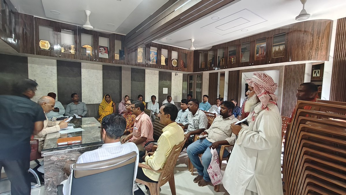 Mahendra Pal Singh (मोदी का परिवार) (@bjpmpsingh) on Twitter photo #जनसुनवाई
आज अपने आवासीय कार्यालय पर आए हुए सम्मानित क्षेत्रवासियों की कुशल क्षेम जाना और उनकी समस्याओं को सुनकर उचित निराकरण किया।
<a href="/myogiadityanath/">Yogi Adityanath</a>
<a href="/BJP4India/">BJP</a> <a href="/BJP4UP/">BJP Uttar Pradesh</a> #जनसुनवाई
आज अपने आवासीय कार्यालय पर आए हुए सम्मानित क्षेत्रवासियों की कुशल क्षेम जाना और उनकी समस्याओं को सुनकर उचित निराकरण किया।
<a href="/myogiadityanath/">Yogi Adityanath</a>
<a href="/BJP4India/">BJP</a> <a href="/BJP4UP/">BJP Uttar Pradesh</a>