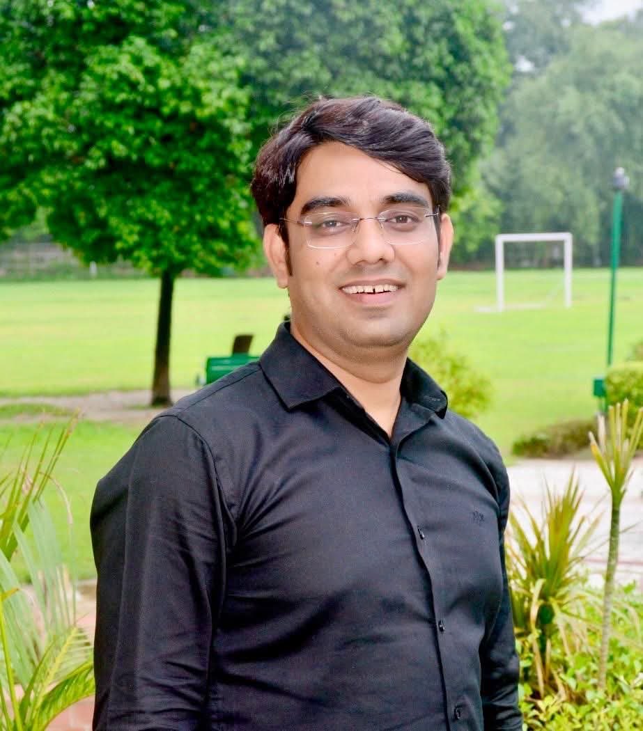 journalist Amit Bhati tweet media