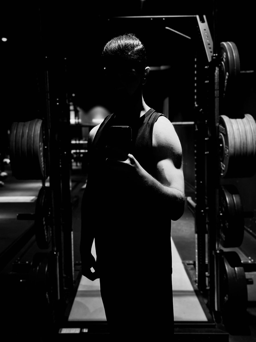 El día de ayer fue demoledor, se juntó TODA LA GENTE DE MIER*A, desesperante🫠

Al menos hoy en el gimnasio apareció el señor más amable Ever para decirme algo me dijeron entrenando: “buenos días; que te diviertas” con una sonrisa enorme🥹

Buenos días! A por el sábado familia💜