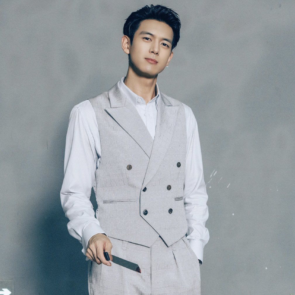 Magic_S_k_y's tweet photo. ยืนแบบคุนชายซ่างกวน กับ ยืนแบบหลี่เซี่ยน 🤭

เปิดเหม่ง คือ หล่อมากกกกกกก  

#LiXian #หลี่เซี่ยน 
#长风起 #ChangFengQi https://t.co/YmCZxmb4Ia