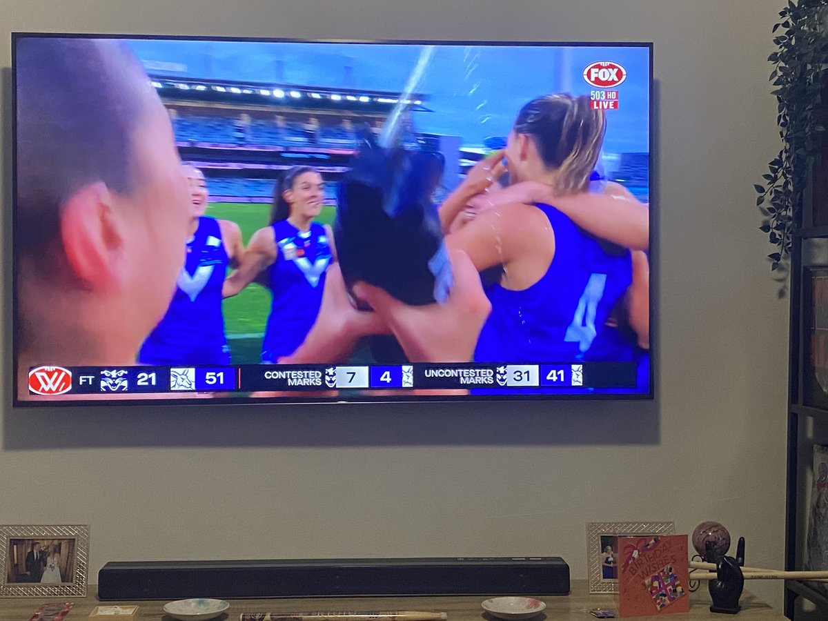 Thank god for our Roogirls! 💙🤍💙
#Joininthechorus