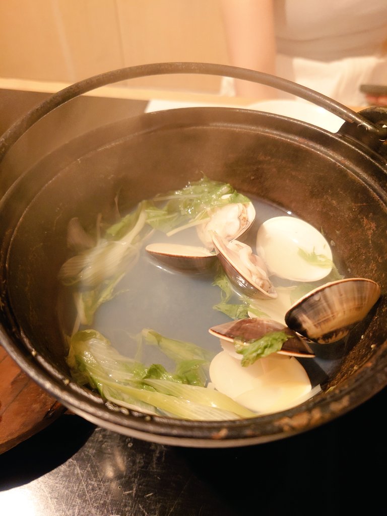 漁帆さんで飲み🍻
今回のお通しは蛤の酒蒸しだった。