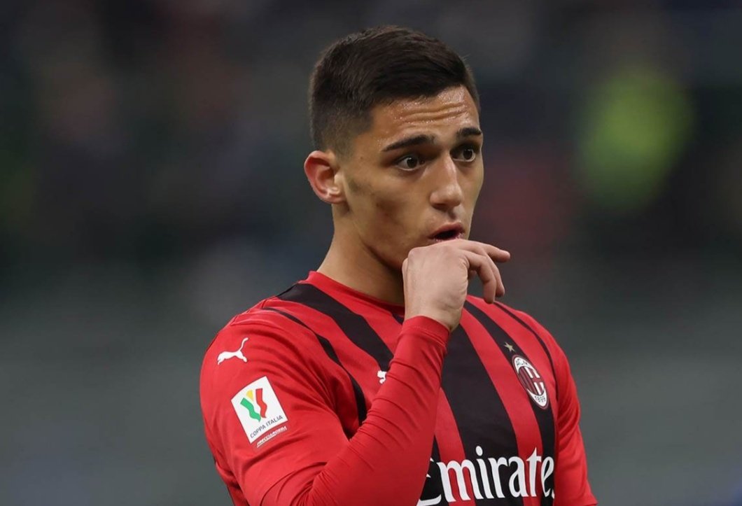 Luca Bendoni (@lucabendoni) on Twitter photo π΄β«οΈ AC Milan forward Marko Lazetic lands in Scotland today as he will undergo a medical at Aberdeen tomorrow. If all goes well, he will join Aberdeen on a permanent free transfer - AC Milan will keep a significant sell-on clause up to 50%. π©π΄σ §σ ’σ ³σ £σ ΄σ Ώ #ACMilan <a href="/SkySport/">skysport</a> <a href="/AnthonyRJoseph/">Anthony Joseph</a> π΄β«οΈ AC Milan forward Marko Lazetic lands in Scotland today as he will undergo a medical at Aberdeen tomorrow. If all goes well, he will join Aberdeen on a permanent free transfer - AC Milan will keep a significant sell-on clause up to 50%. π©π΄σ §σ ’σ ³σ £σ ΄σ Ώ #ACMilan <a href="/SkySport/">skysport</a> <a href="/AnthonyRJoseph/">Anthony Joseph</a>