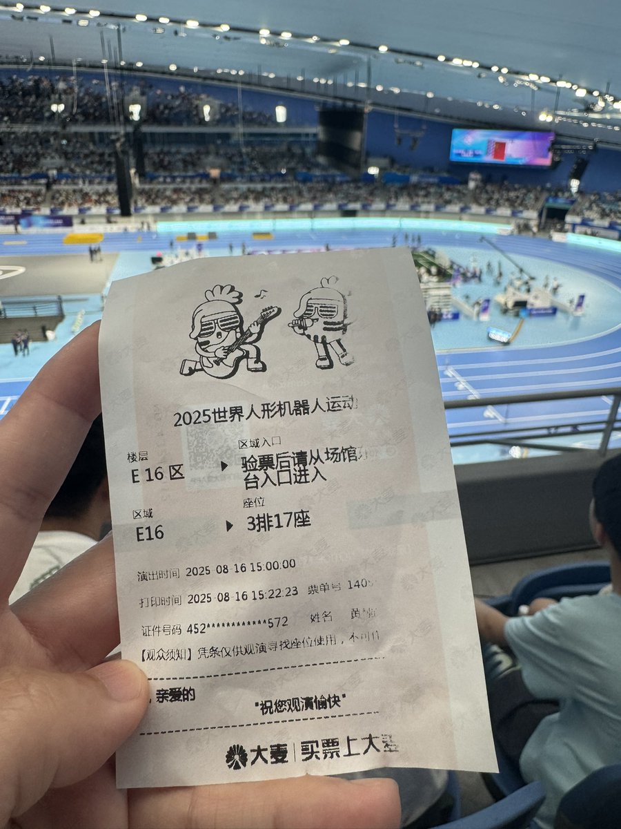 世界人形机器人运动会
人类的快乐
来自于机器人的愚笨
