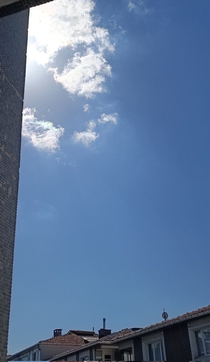 Balkona güneş gelmeden kahvaltı yapmayı başaranlar, size de günaydın...