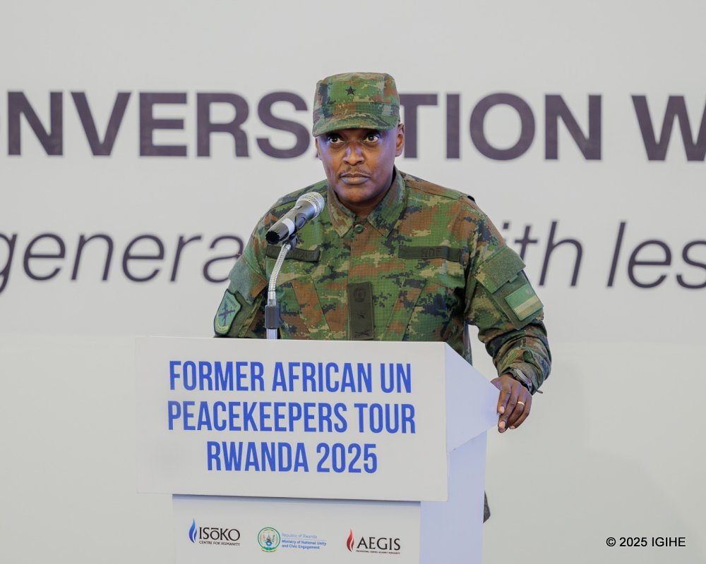IGIHE's tweet photo. Umuvugizi w’Ingabo z’u Rwanda, Brig Gen Ronald Rwivanga, yavuze ko abasirikare b’Umuryango w’Abibumbye b’Abanyafurika bari mu butumwa bwa Loni mu Rwanda mu 1994 (MINUAR), ari urugero rufatika rugaragaza icyo guhagarara ushikamye uharanira ukuri ari cyo, kabone n’ubwo Isi yose yagutenguha.

➡️https://t.co/bbkfq0Wbxu
✍️@MugishaChris_