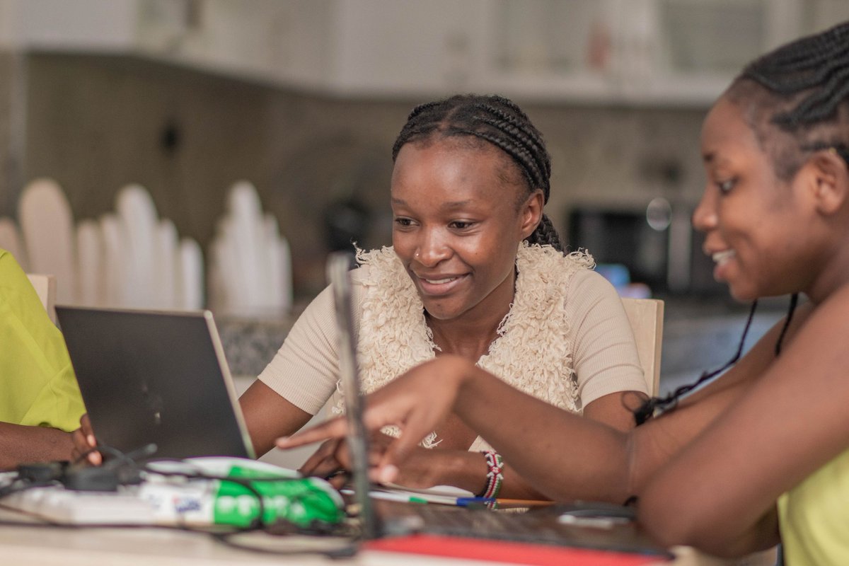 ReginaldAlango's tweet photo. The last few days have been productive at the @ayahq_ x @LiskHQ @LiskAfrica Builder Hub, Kilifi.
Hosted these three amazing ladies building a HealthTech Product & it's been sessions of learning.
@Henrykash97 from @swyptio was also locked in.
Shout out to @Alienate_B as well. https://t.co/saZLQhFlns