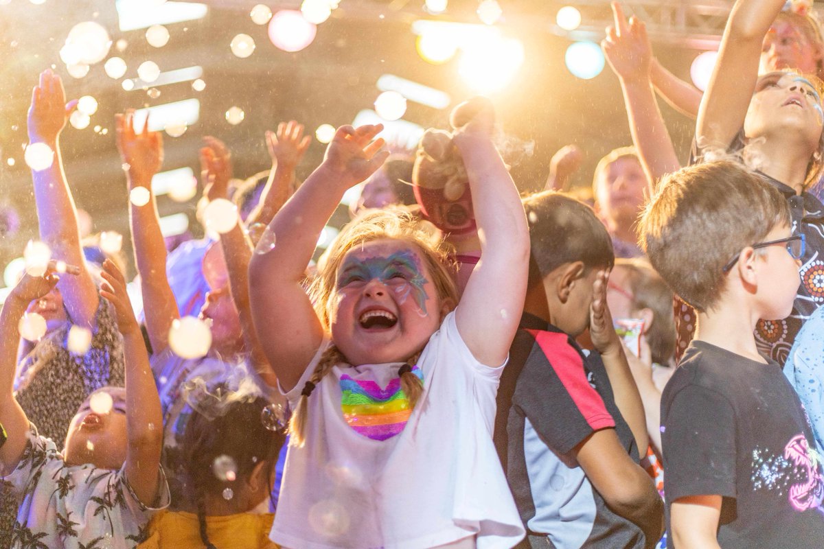 portsmouthnews's tweet photo. From morning ferry rides to sunset fireworks; or barn dances to garlic-filled fun, the Isle of Wight is the place for adventures this summer.
#AD @wightlinkferry #WightlinkFerry #IsleOfWight #FamilyFun #UKSummer #FamilyActivities
https://t.co/jCx6z9Z3Ix https://t.co/4FtBOKBpFq