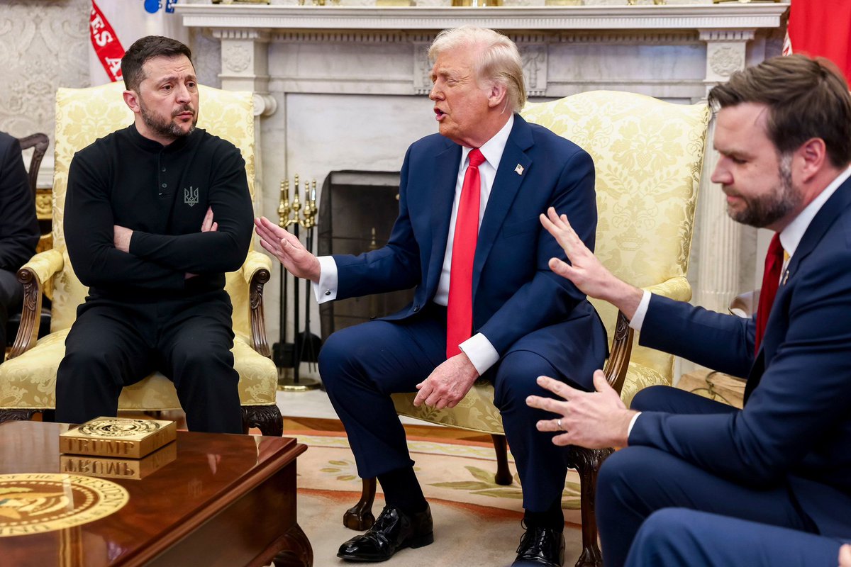 Trump welcomed Putin with a red carpet.
Do you remember Trump’s meeting with Zelenskyу in the Oval Office?