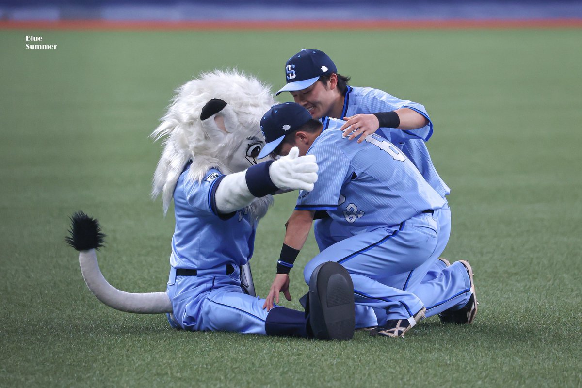bluesummer_7's tweet photo. 250816 京セラドーム

アップ時にげんなつれおでミニ円陣組んでたのかわいすぎた😍🎶🦁

#源田壮亮 選手 #滝澤夏央 選手 #レオ https://t.co/5D801XLtHS