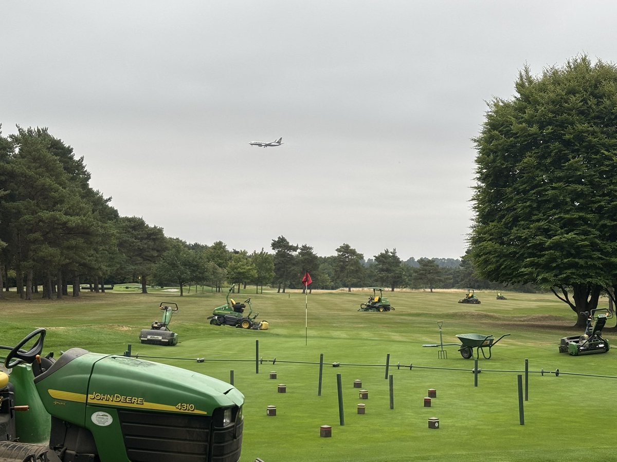 Green-keepers revenge today!
140 players giving it a go, they will need equal amounts of skill and luck!